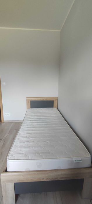 Materac z Agaty Meble, czysty bez plam - w cenie z ramą łóżka!