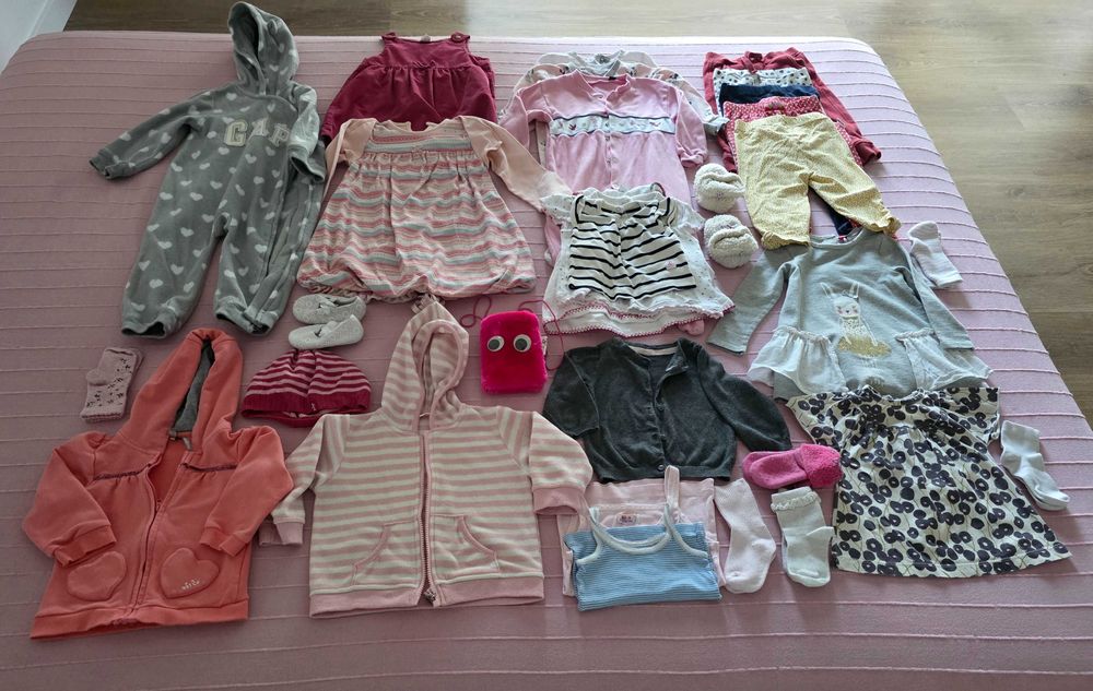 Vendemos várias peças de roupa de criança da nossa netinha