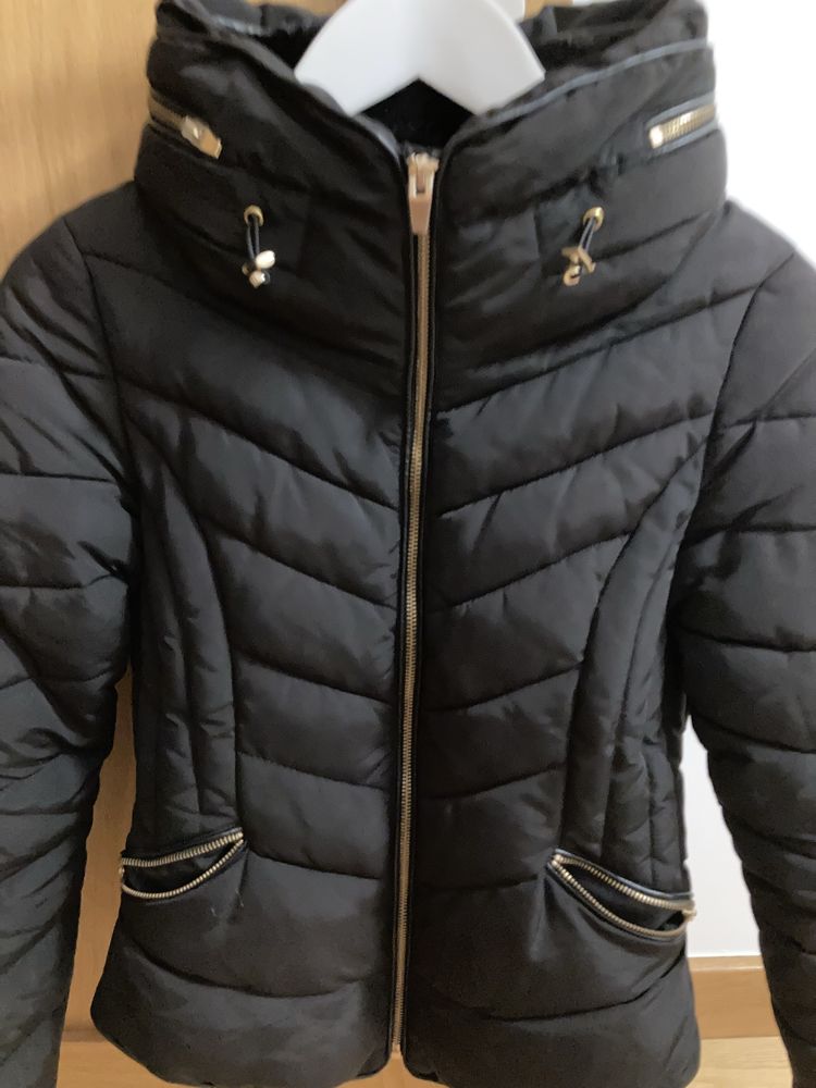 Blusão acolchoado curto preto Zara