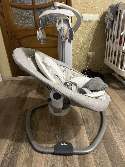 Заколисуючий центр, фірма Joie