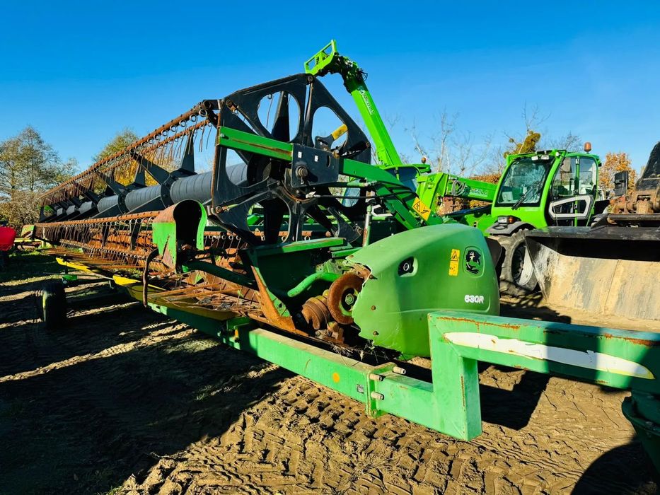 John Deere 630R  Heder John Deere 630R, rok 2006, szer. 9.15m z wózkiem