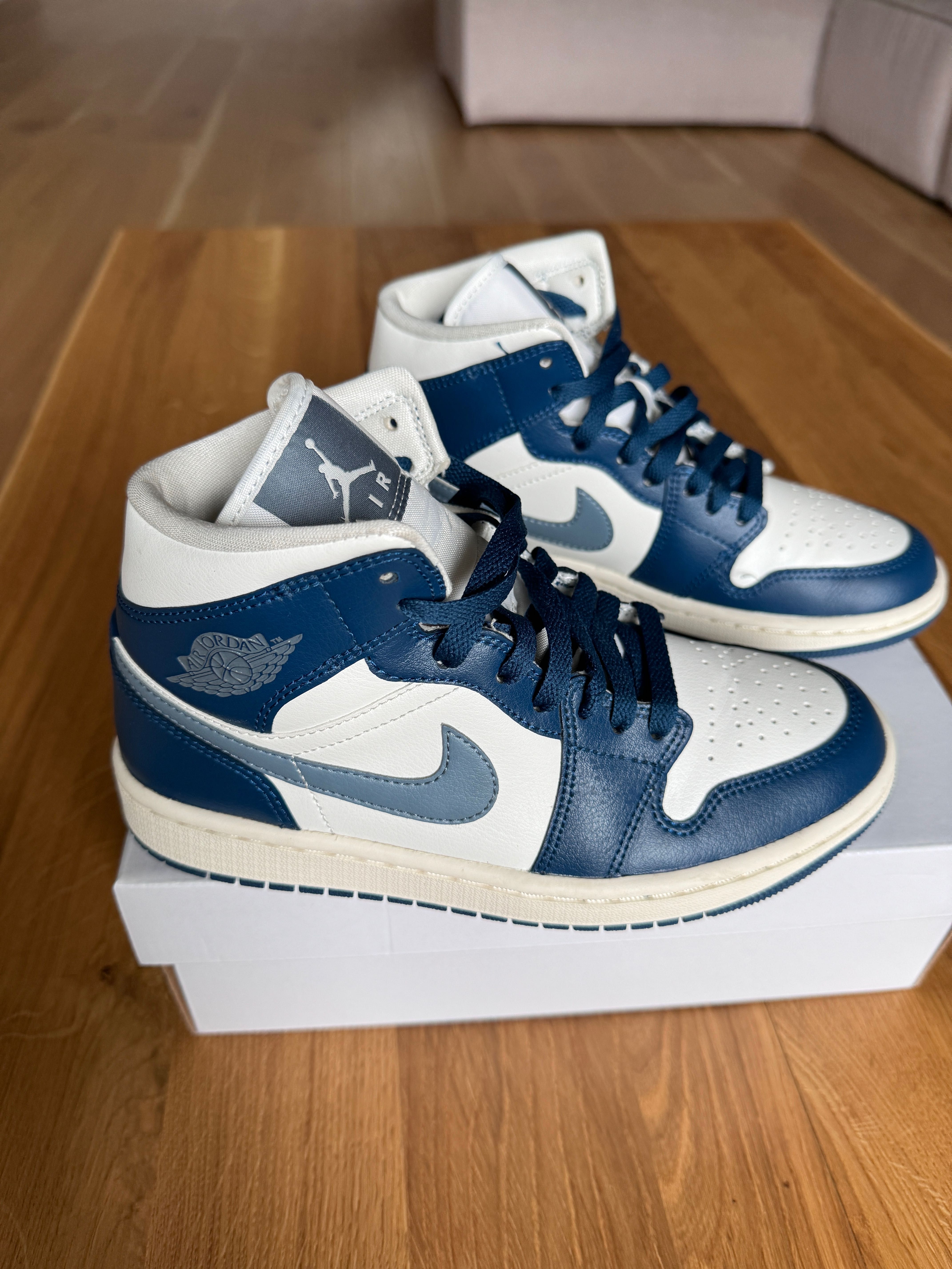 Nike Air Jordan 1 MID оригінал 37,5 розмір Жіночі, Дитячі, Унісекс