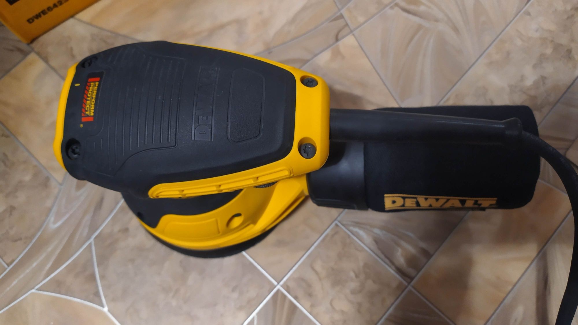 Шлифмашина вибро эксцентриковая сетевая деволт dewalt dwe 6423