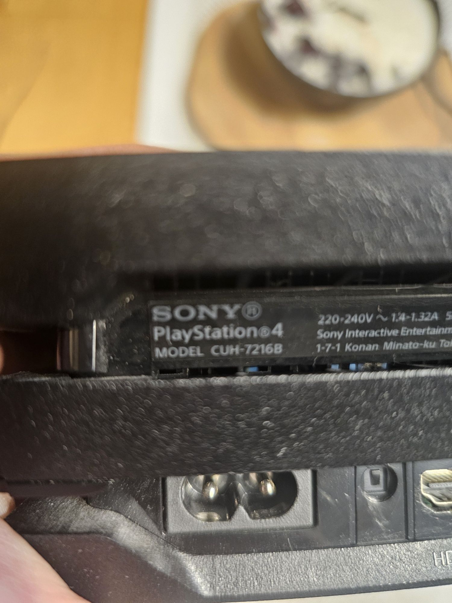 Playstation 4 pro CUH-7216B  2TB SSD 3 Pady ładowarka