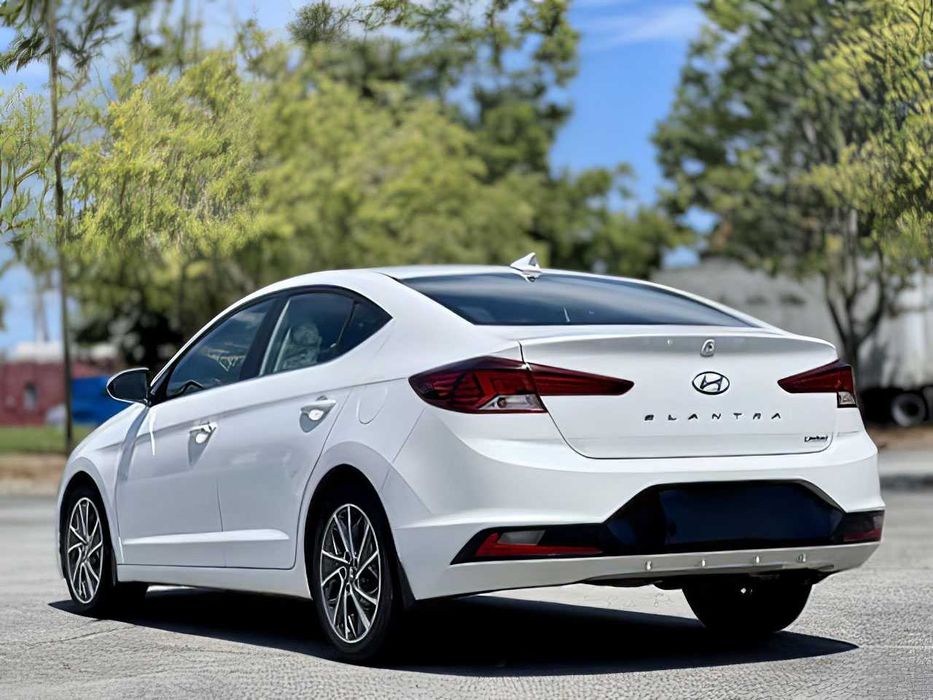 Hyundai Elantra      2020