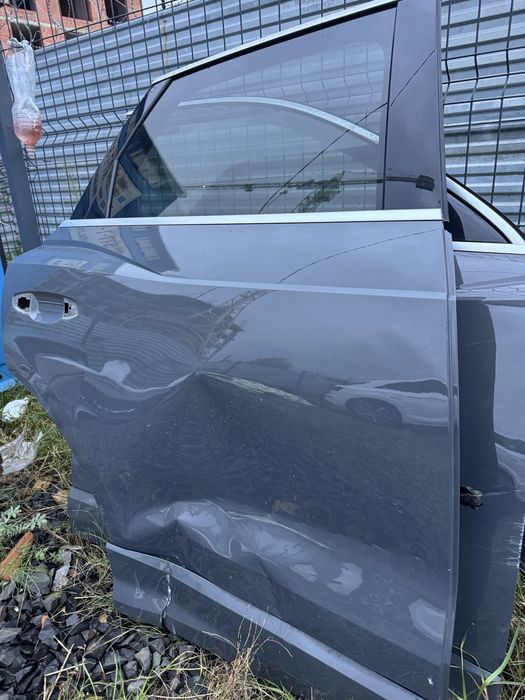 Двері Audi Q3 83A