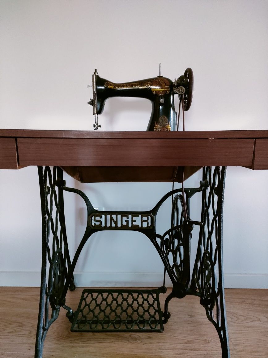 Máquina de costura Singer antiga