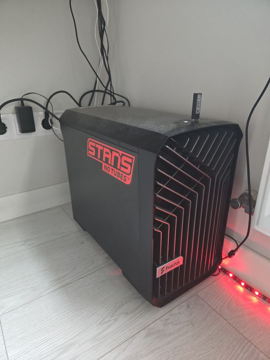 rx 6900xt i5 10600k 32 gb ddr4 m2 itx Fractal Design Corsair Be quiet!