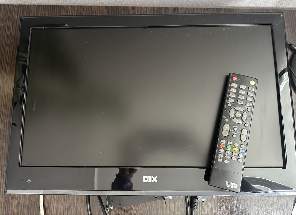 Телевізор DEX 22 дюйма у робочому стані