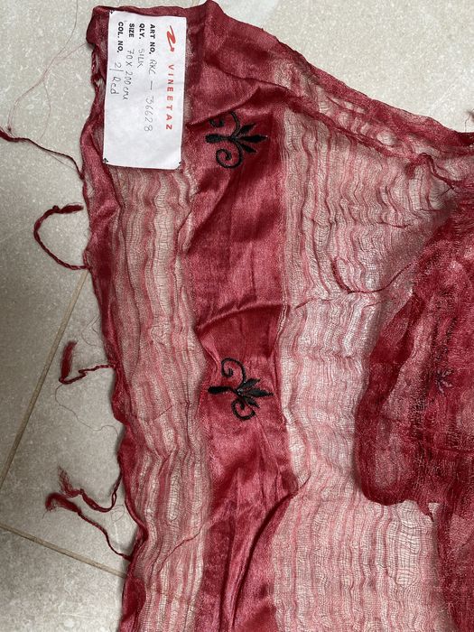 Burgunowy jedwabny szal