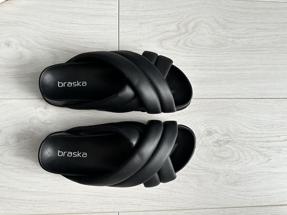 Шкіряні жіночі тапки Braska чорні