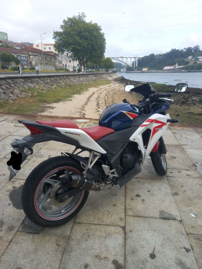 Honda CBR250R de 2011 (ler descrição)