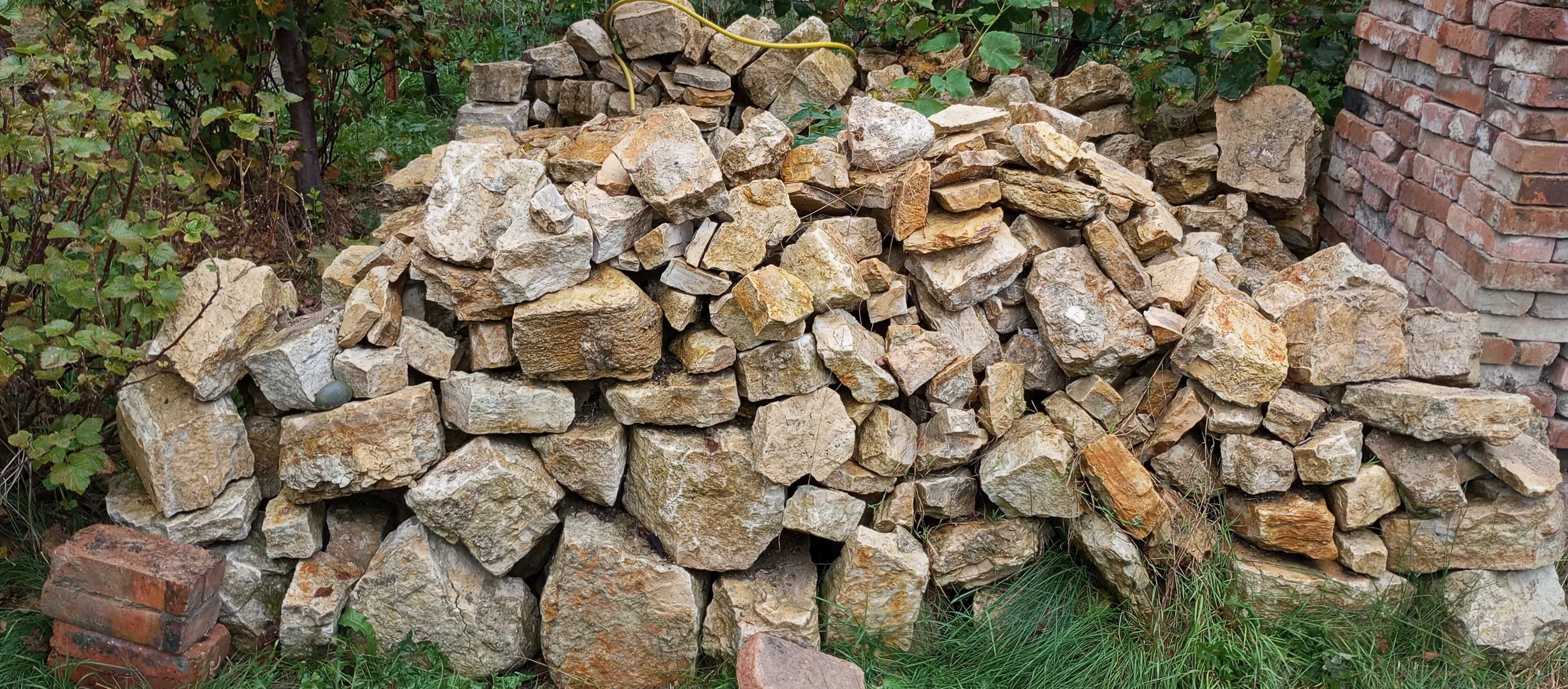 kamień z fundamentów starego domu duże i mniejsze  - różne  - DUŻO
