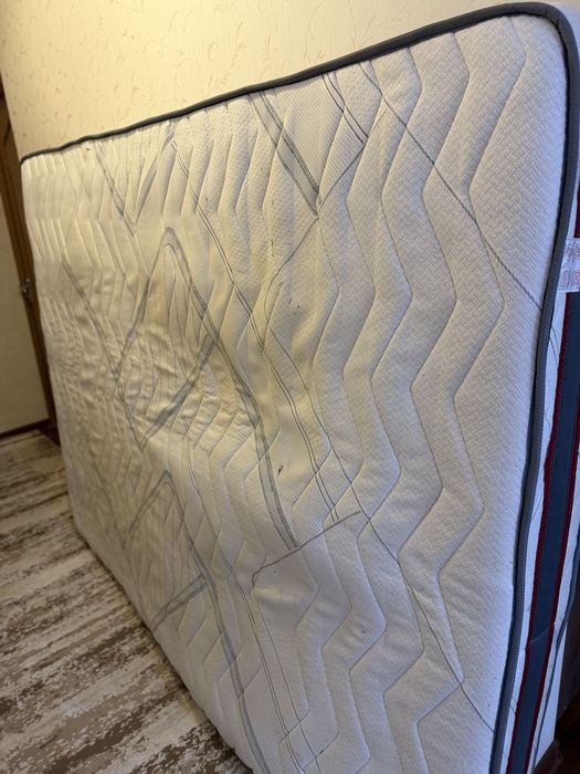 Продам б/у матрас 160 на 2 метри