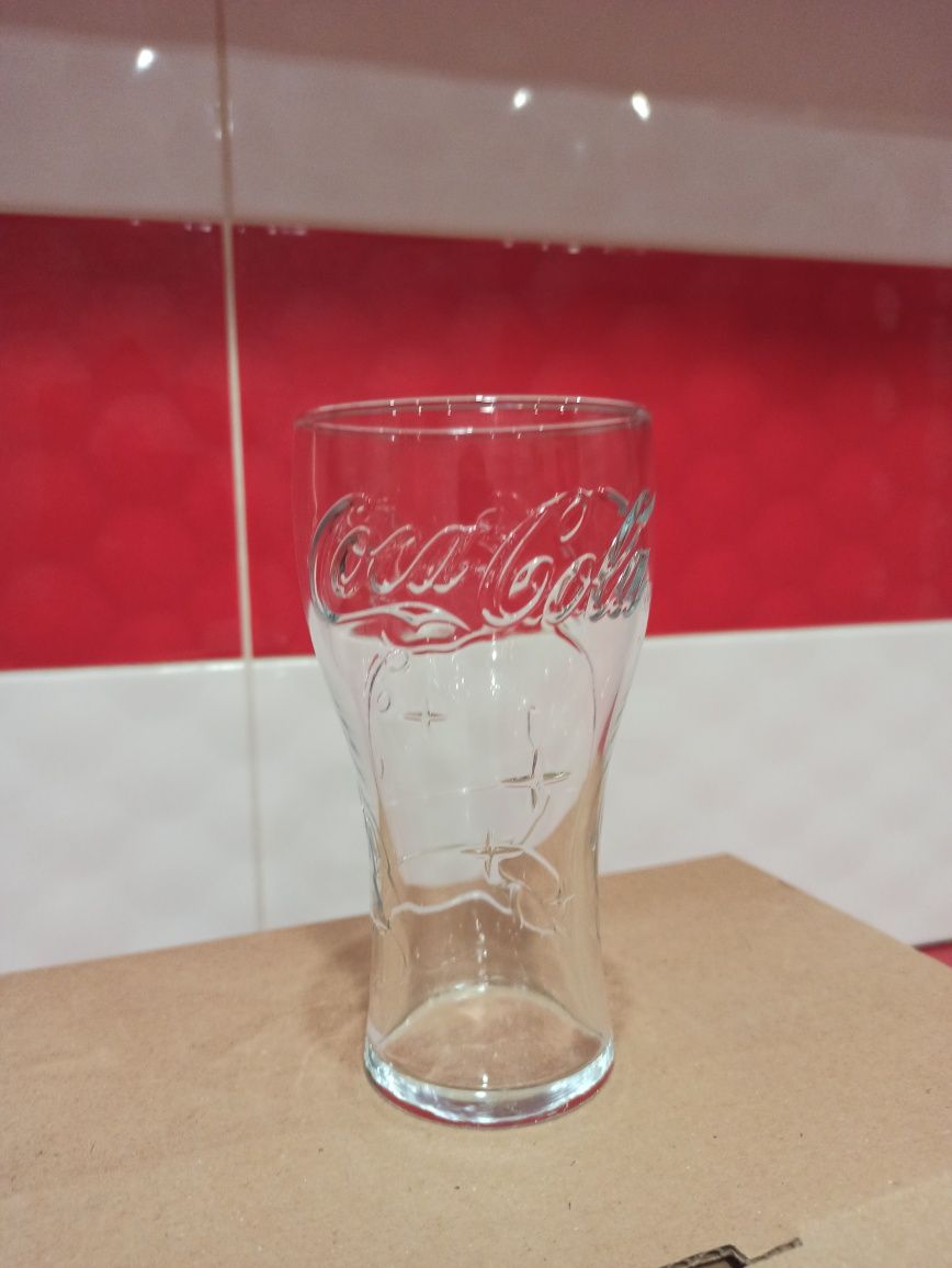 Стакани Coca-Cola