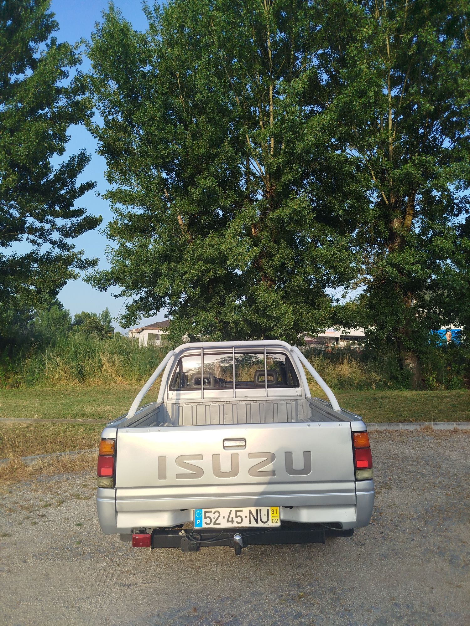 Isuzu King Cab - poucos quilómetros