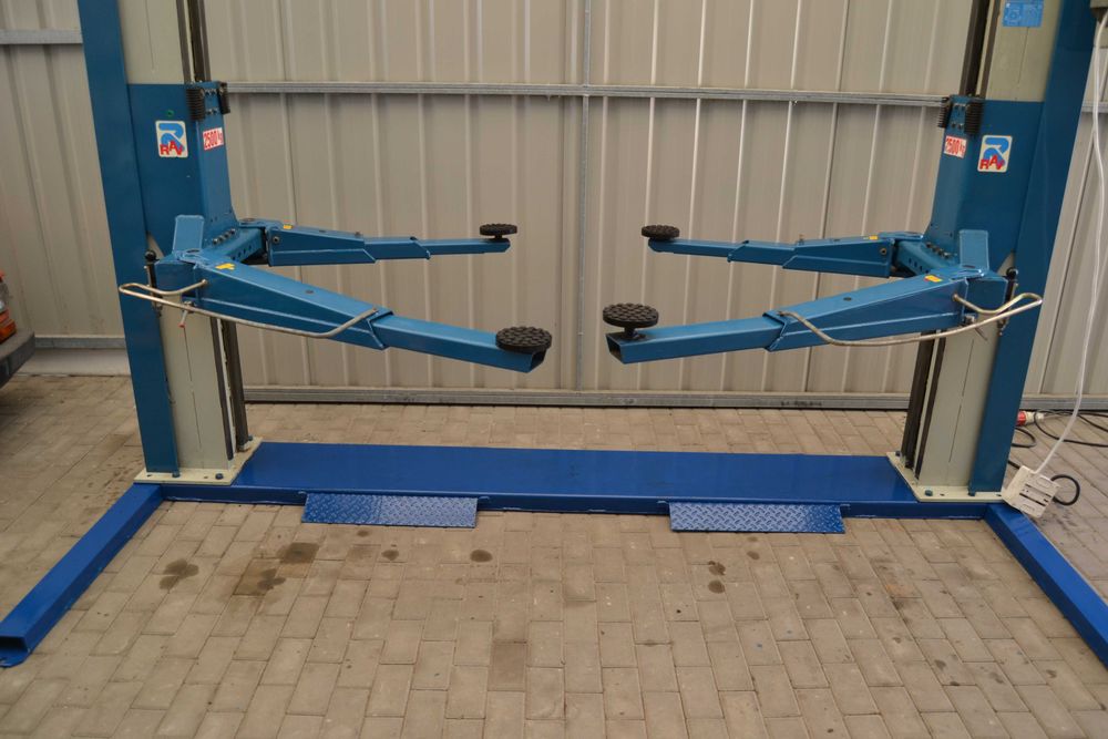 Podnośnik dwukolumnowy Ravaglioli KPN305 rama śrubowy podnosnik 2500kg