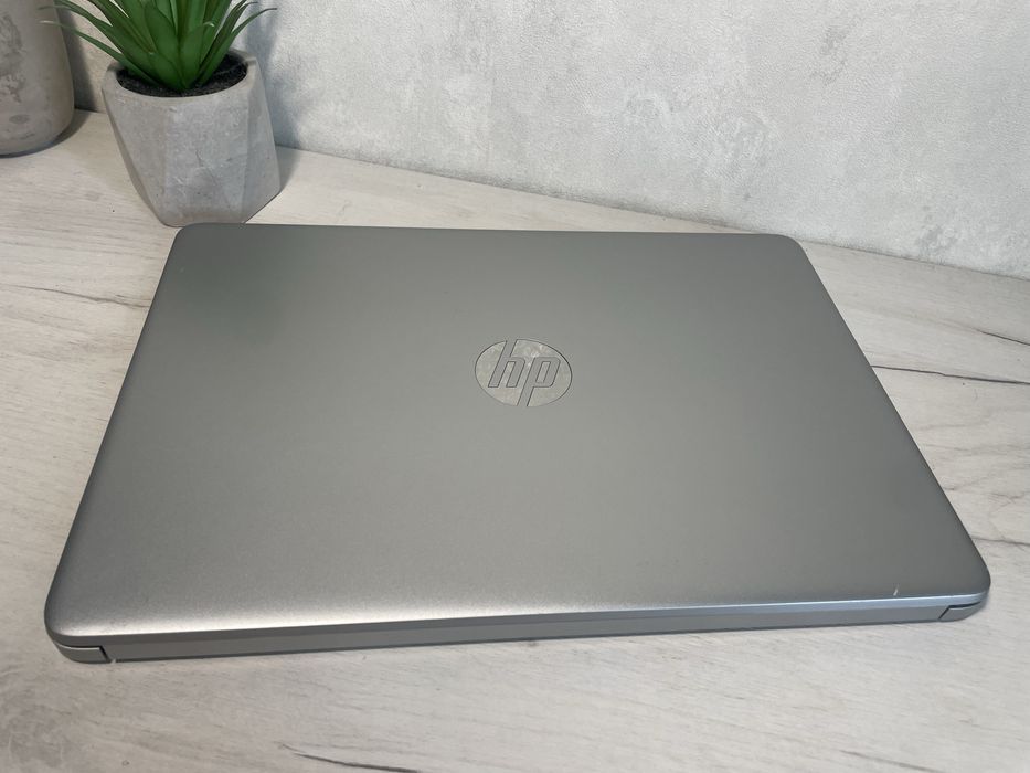 Сучасний HP 14z-fQ1000 AMD Ryzen 3 5300U 16GB 256GB Full HD IPS