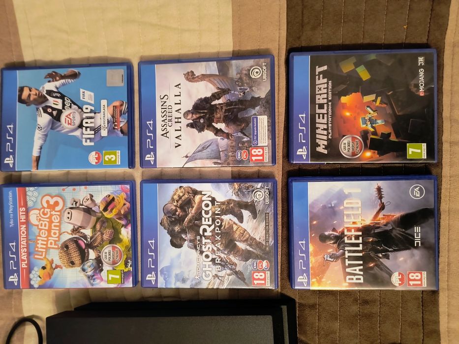 PlayStation 4 + 2 pady