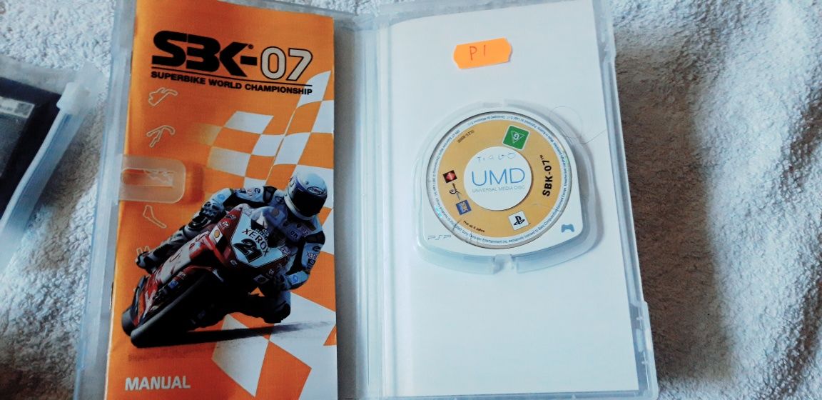 Psp modelo 2004 com um jogo ler discrição.