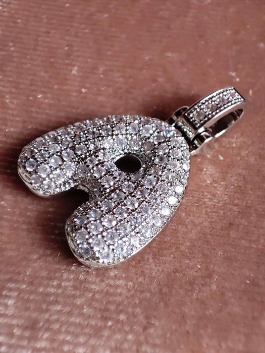 Zawieszka wisiorek literka A wysadzana cyrkoniami ażur litera