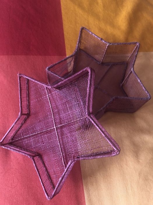 Conjunto decoração: Caixa com tampa; vela; castiçal