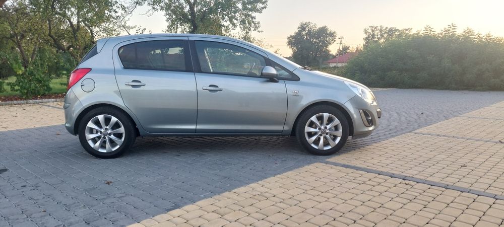 Opel corsa 1.4 2013r