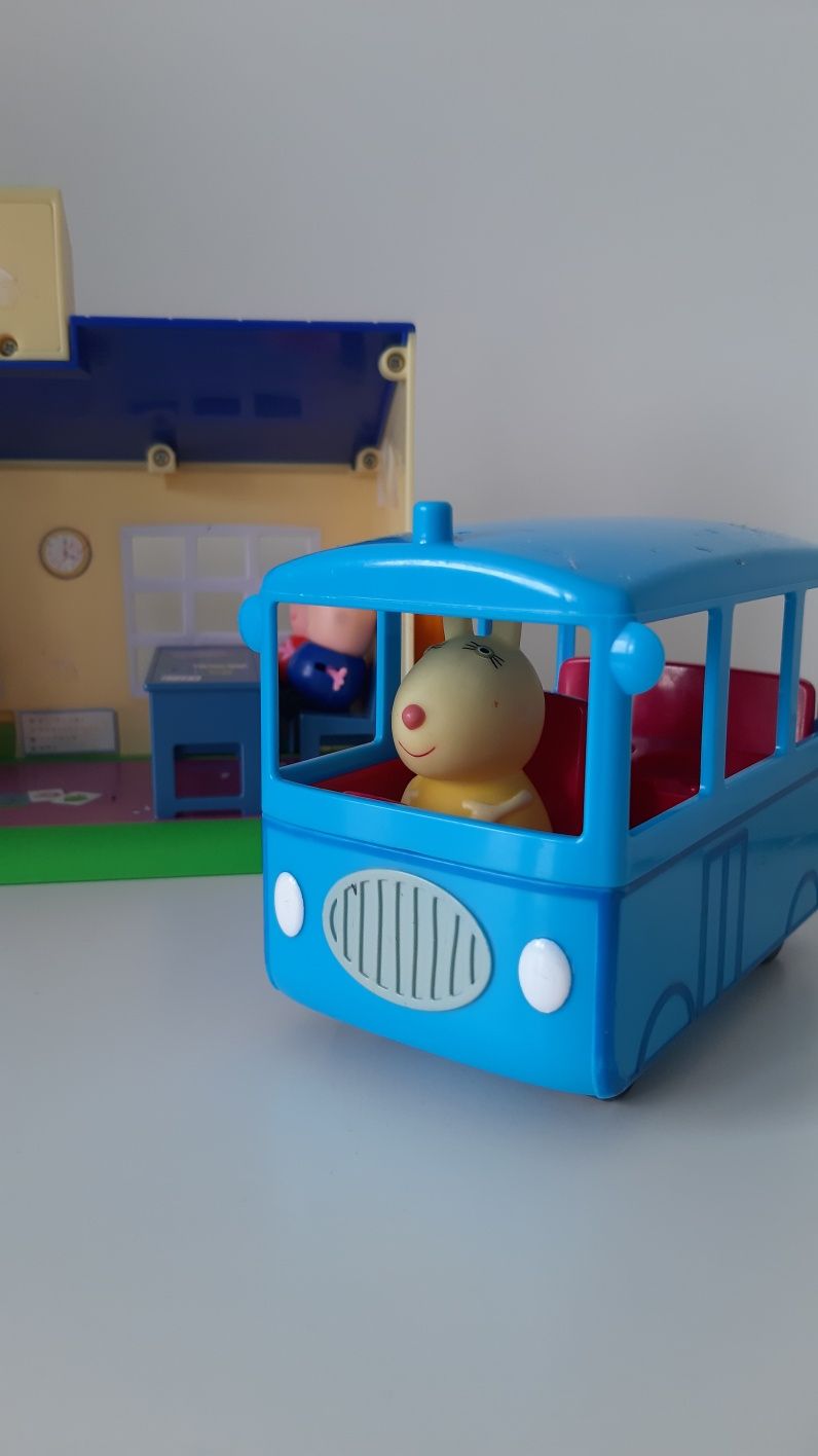 Peppa szkoła plus figurki plus samochod