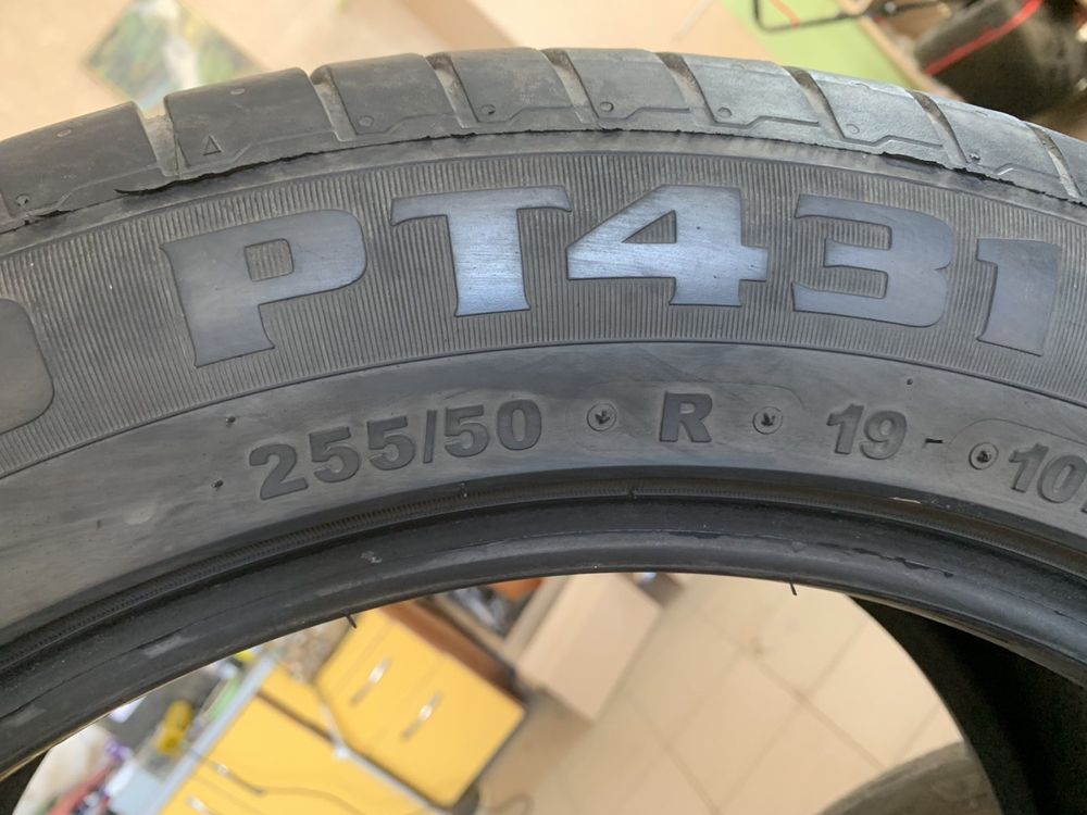 Продам комплект шин новые 255/50/R19 лето