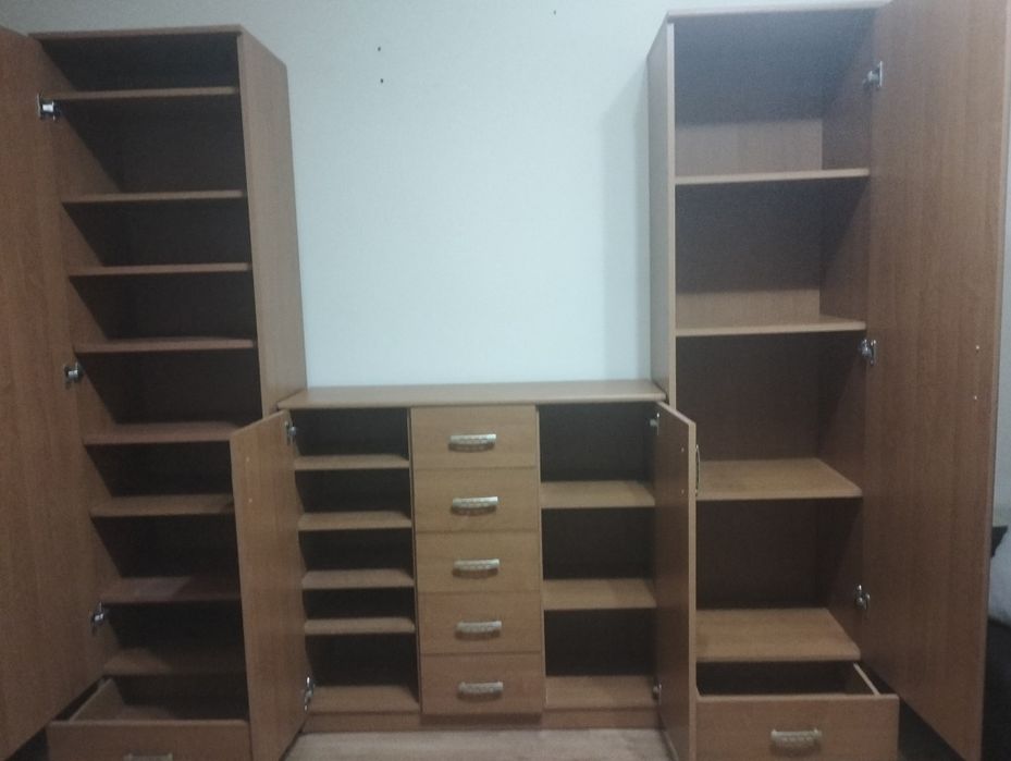 Sprzedam komodę z szafkami