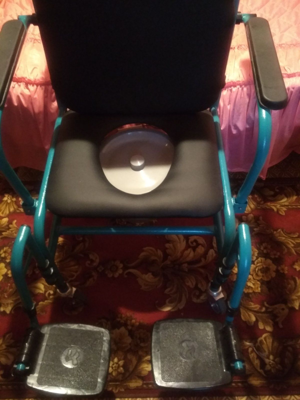 Инвалидное кресло с санитайзером