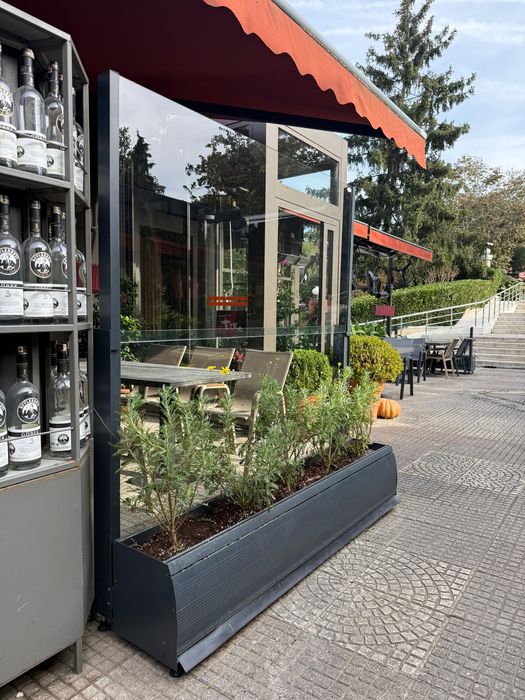 Corta Vento em Vidro + Floreira