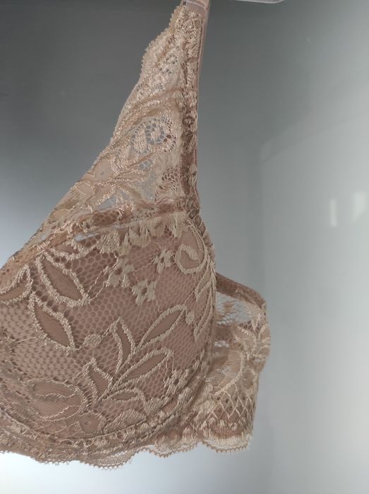 2 sutiãs novos c/ etiqueta tam 52 os 2 por 5€