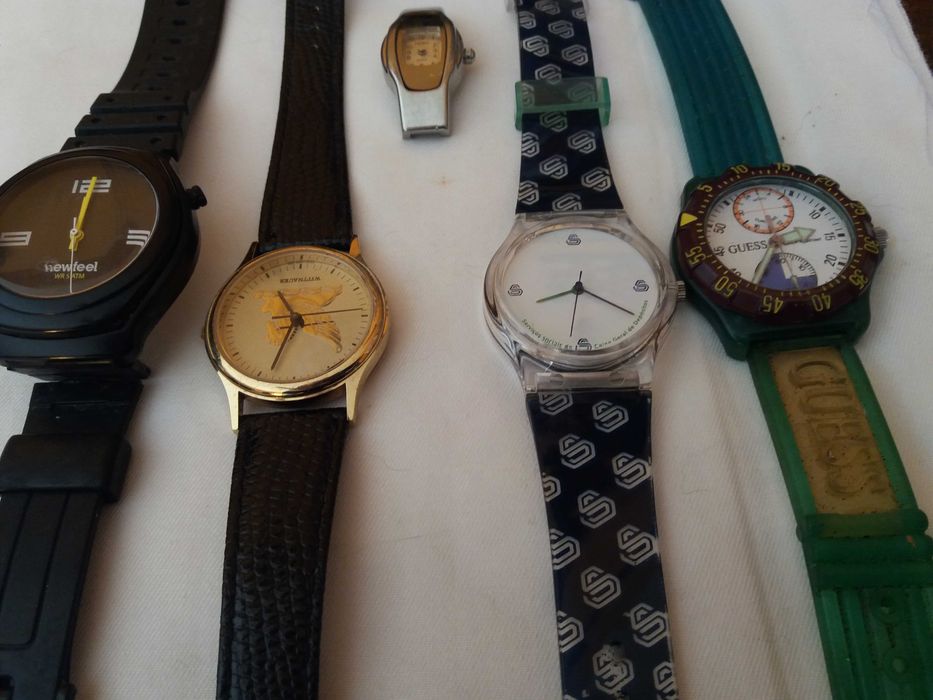 Relógios malas bonés mochilas tenis