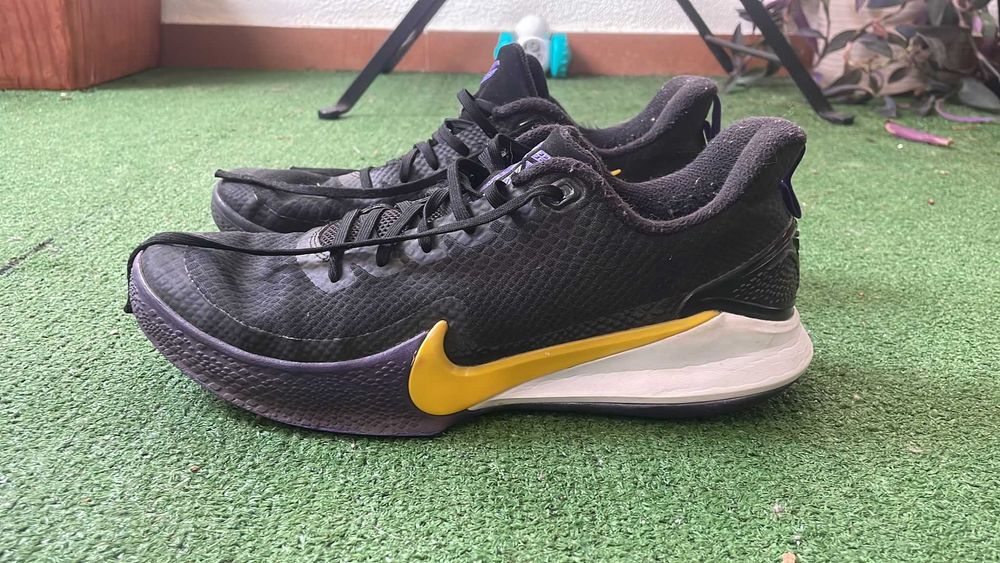 Tênis Basqueteira Nike