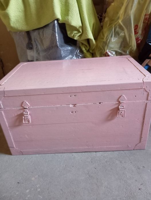 Porządna solidna skrzynia wojskowa z okuciami