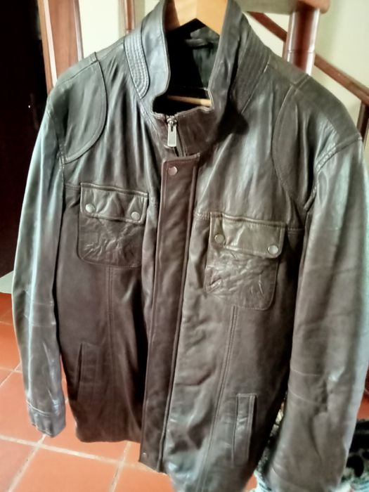Casaco de homem em pele
