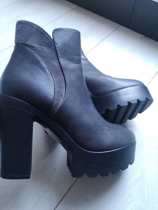 Szare botki za kostkę