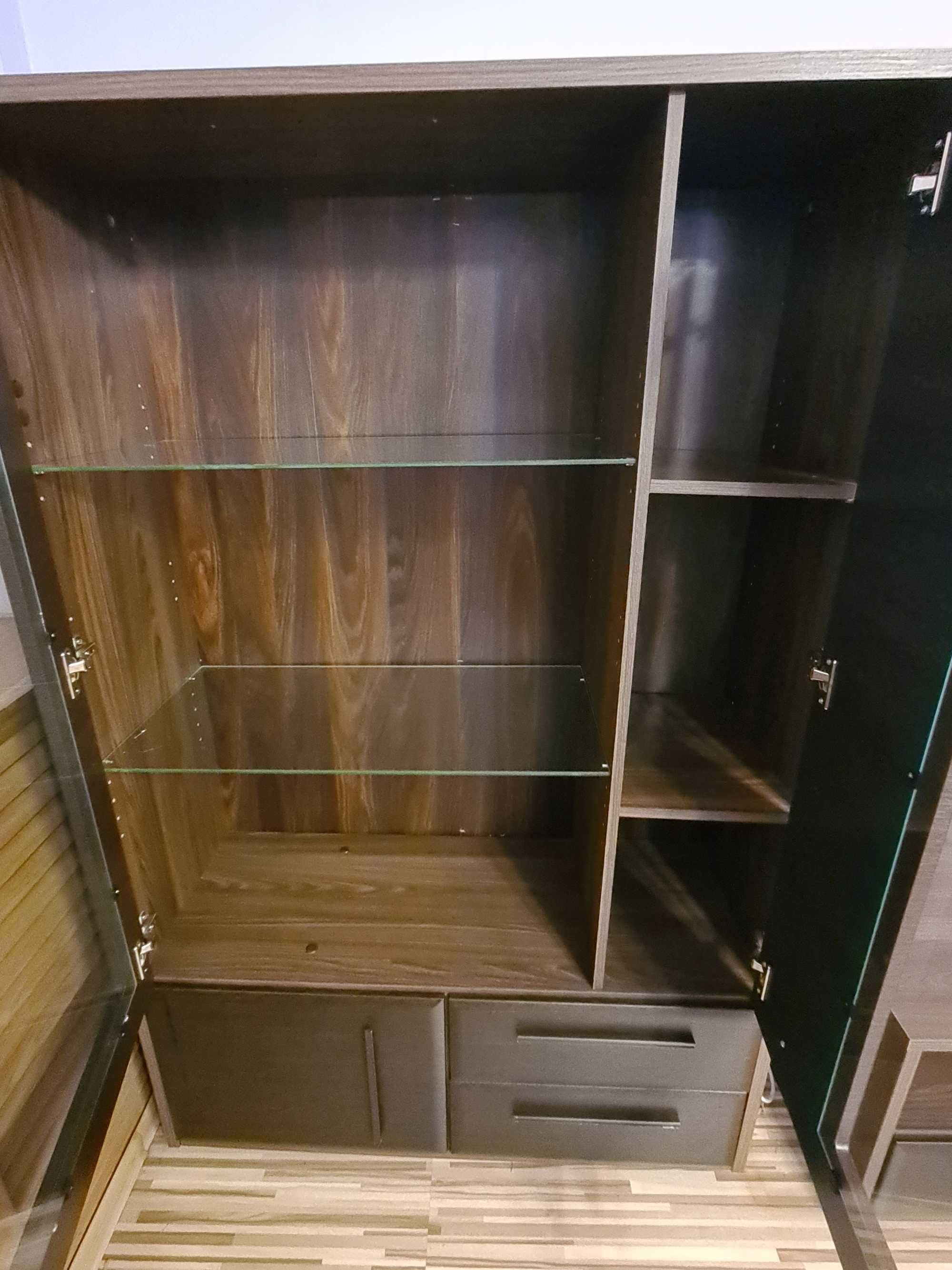Zestaw mebli: komoda, szafka rtv, witryna