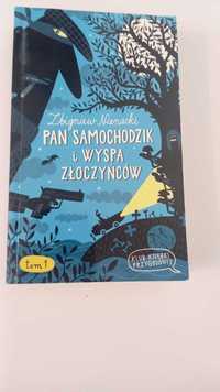 Książka Pan Samochodzik i Wyspa Złoczyńców Zbigniew Nienacki.