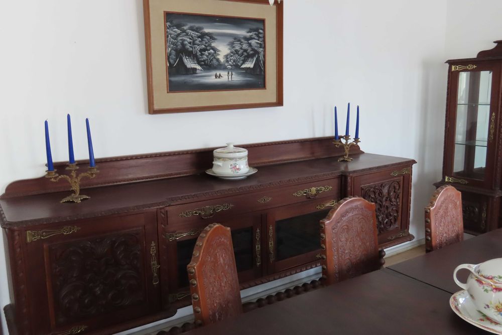 Aparador móvel sala jantar - 2 louceiros baixos em óptimo estado