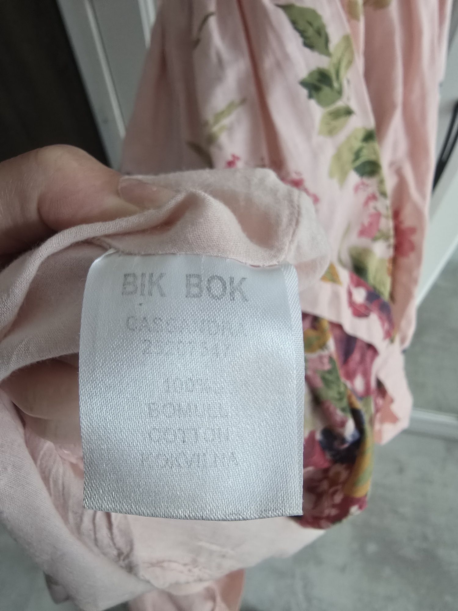 Sukienka różowa w kwiaty