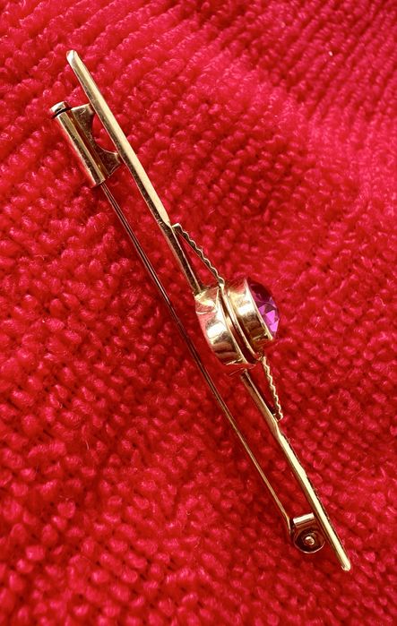 Золотая брошь с фианитом из красного золота 583 проба