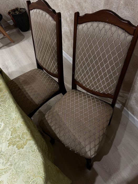 Стіл обідній і стільці