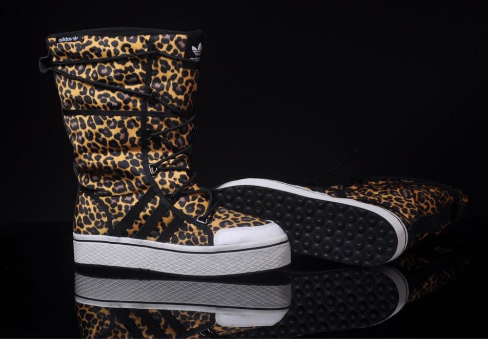 Оригінальні Adidas мунбутси/чоботи/черевики/ботинки