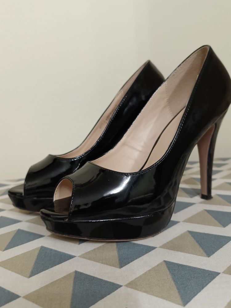 Czarne lakierowane czółenka 37 wysoki obcas klasyczne toe buty