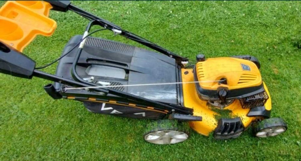 Kosiarka spalinowa z koszem