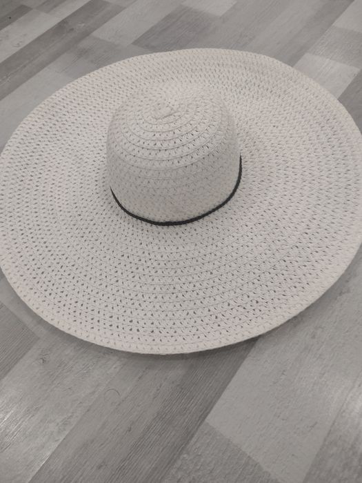 Kapelusz słomkowy Reserved biały