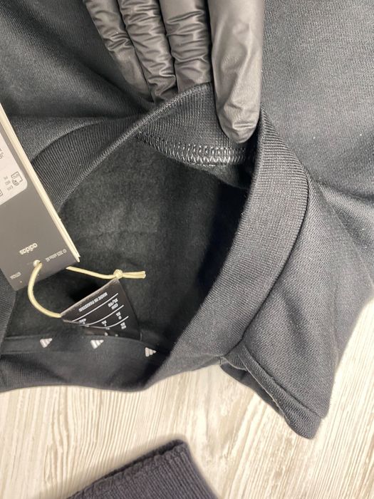 Утеплена кофта Adidas чорна