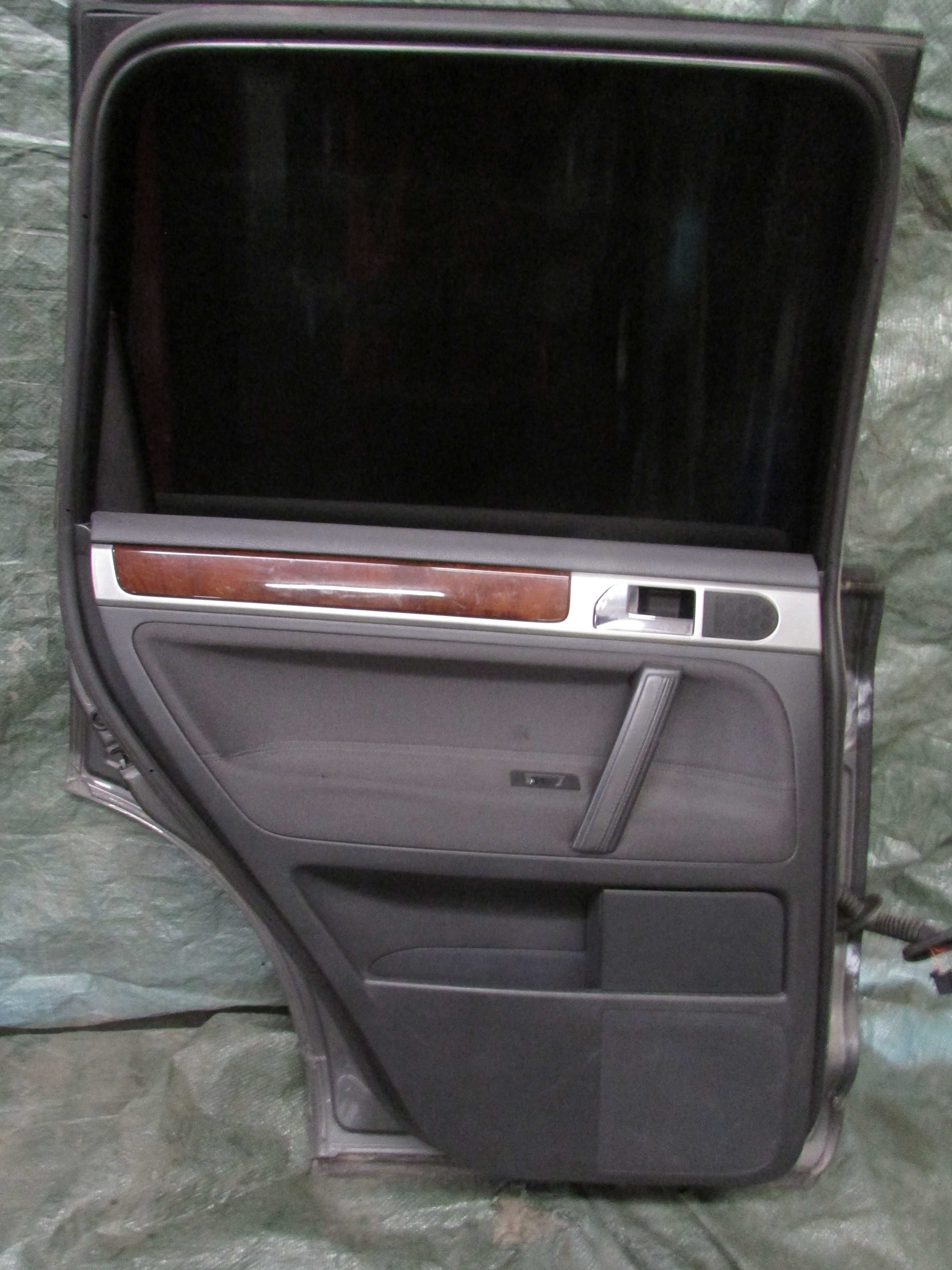drzwi lewy tyl VW touareg Lift 2008r LR7P